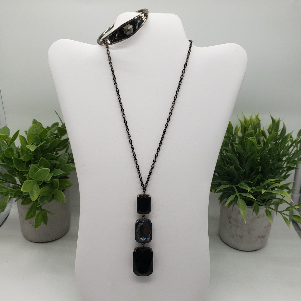 Black Grey 3 Stone Necklace Paired with a Black Mother of Pearl Floral Bracelet
